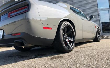 Dodge Challenger Hellcat Grau